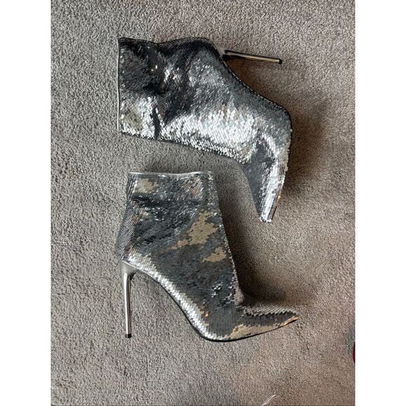 ALICE AND OLIVIA Celyn Sequined Ankle Booties In Silver, $595 Sz 9.5 - Picture 2 of 11
